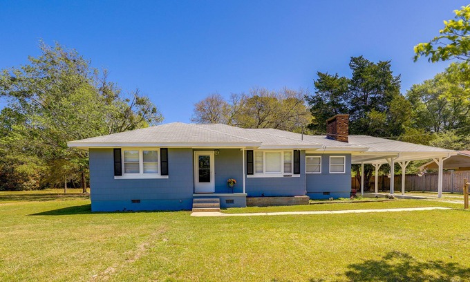 Arapahoe House | Cozy Country Getaway in Grantsboro Near Beaches!