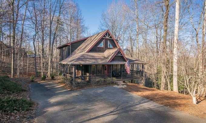 Dahlonega House | Cozy Dahlonega Cabin w/Hot Tub
