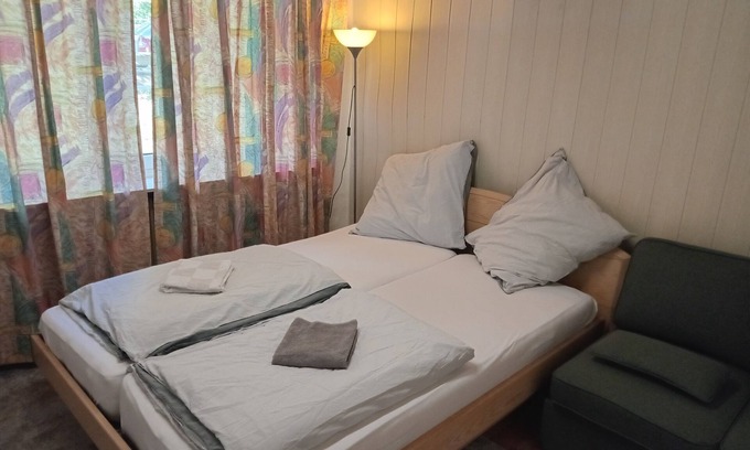 Buchholz in der Nordheide Apartment | Cozy 3-Bed Apartment in Buchholz. Ideal for work &Families.Free Parking & wifi
