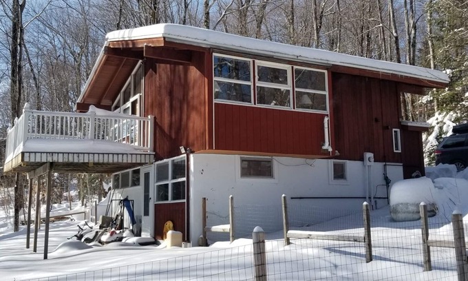 Wilmington House | Cozy Dog-Friendly Family Home with Clubhouse Amenities