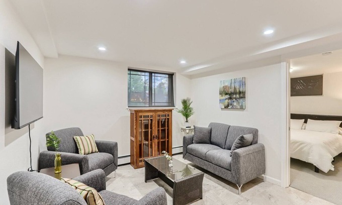 Interurban Park Apartment | Cozy Garden-Lvl Boulder Retreat-Amazing Views!