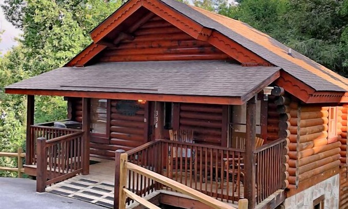 Pigeon Forge Cabin | Cozy Getaway Cabin with Hot Tub & Grill Great for Couples or Small Family 334
