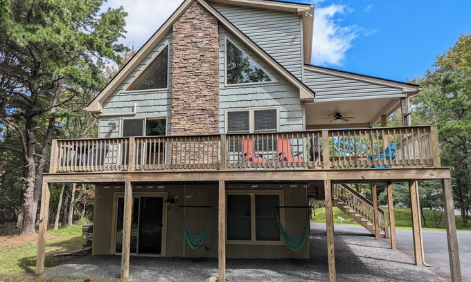 Albrightsville Ski Chalet | Cozy Group Getaway/King Beds + 1 PM Check-in & Check-out/The Little Lodge