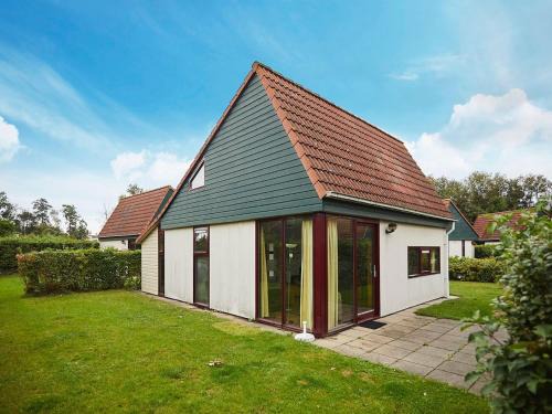 Heinkenszand House | Cozy holiday home with a dishwasher, in Zeeland