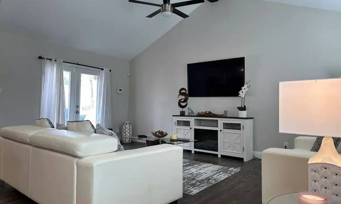 Duluth House | Cozy Home -6 TVs/5Beds Rooms/3Full Baths/13 Sleeps