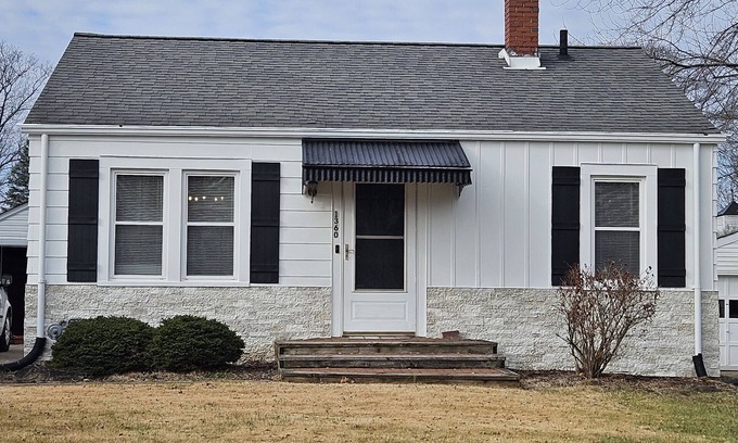 Warren House | Cozy home away from home,great for traveling professionals and short term guests