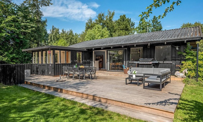 Smidstrup Strand House | Cozy home in Gilleleje with WiFi