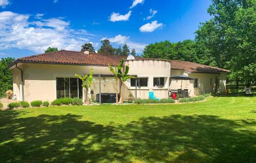 Sarliac-sur-l'Isle House | Cozy Home In Sarliac With Wifi