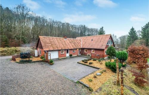 Silkeborg House | Cozy Home In Silkeborg With Kitchen