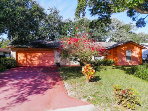 New Smyrna Beach House | Cozy home with 1-car garage within walking distance to the beach. 836C
