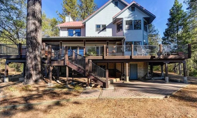 Camptonville House | Cozy house 1.1 miles away from Dark Day boat launch at Bullards Bar Reservoir