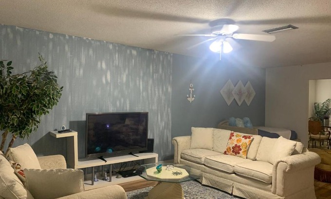 Ridge Wood Heights House | Cozy house. Only 10 minutes from the Siesta Key