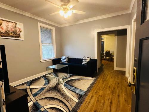 Greater Grand Crossing Apartment | Cozy in Hyde Park Greater Grand Crossing