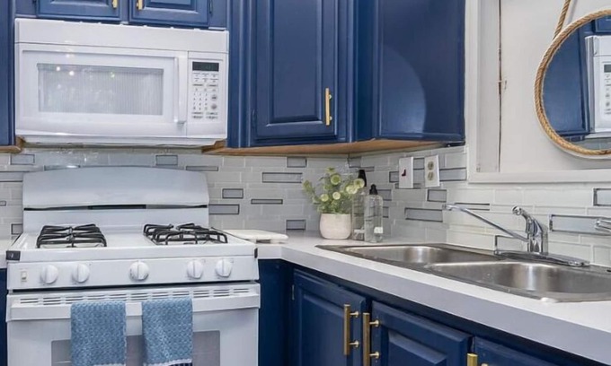 Kissimmee Cottage | Cozy Lake Cottage - 4 miles to Disney