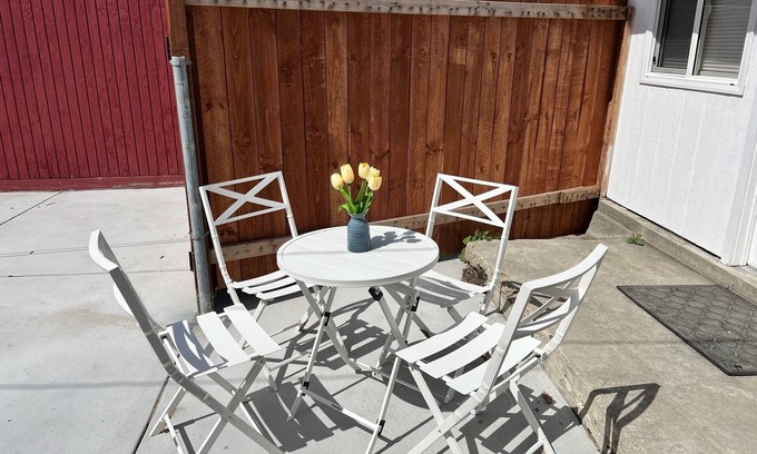 North Long Beach House | Cozy LBC house