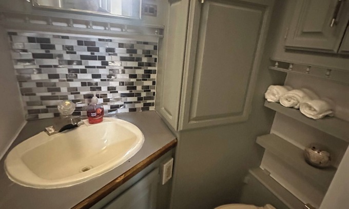 Benton City House | Cozy mobile home on the river in Benton City with WiFi and AC