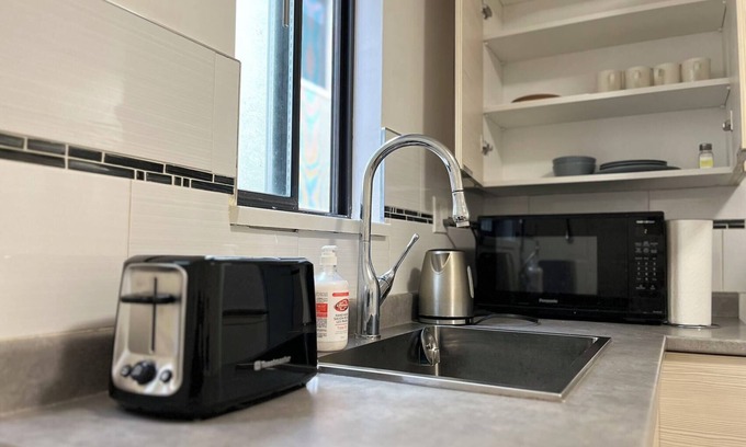 Hastings House | Cozy Modern Suite -Ground Floor& Private Entrance& 10 mins to Downtown Vancouver