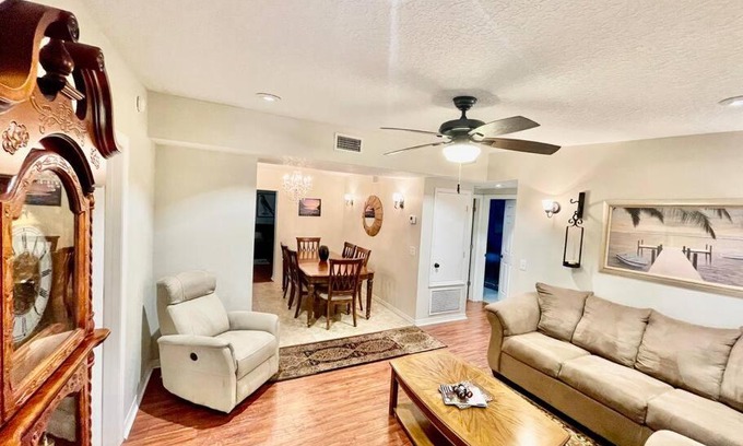 Carver Shores House | Cozy Modest Home near Universal Studios/VolcanoBay
