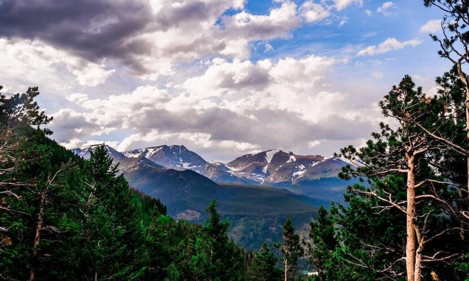 Loveland House | Cozy Mountain Retreat in Downtown With Hot Tub and Bikes