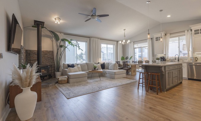 Vancouver House | Cozy new built home 10 minutes away from Portland