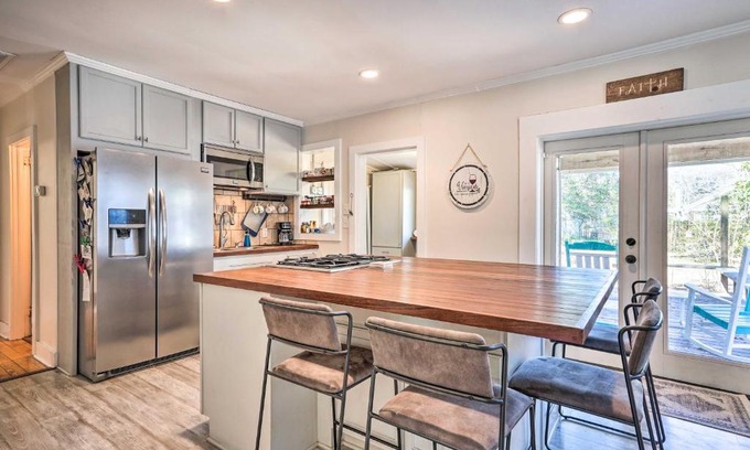 North Charleston House | Cozy North Charleston Getaway with Fire Pit!