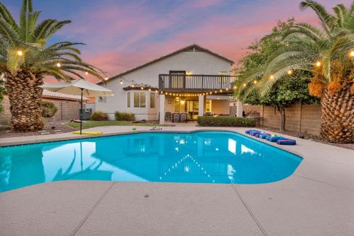 Dave Brown Autumn Hills House | Cozy Oasis Escape - Hot Tub - Fire Pit - Fast WiFi