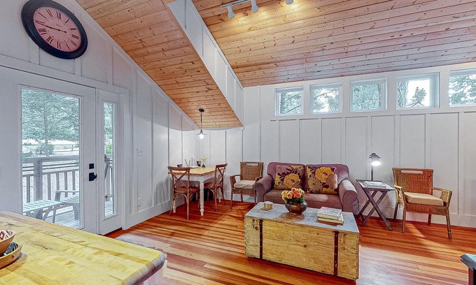 Shelter Cove Cottage | Cozy ocean view home with balcony, well-equipped kitchen, & fireplace