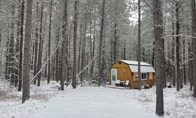 Ely Cabin | Cozy Off Grid cabin open year round in charming Ely.