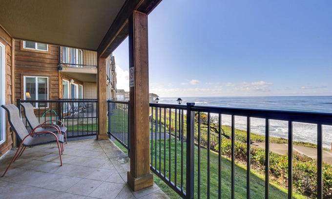 Lincoln Beach Condo | Cozy Oregon Resort Condo - Steps to Lincoln Beach!