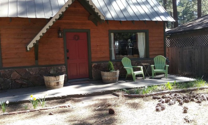 Al Tahoe Cabin | Cozy pet friendly cabin avail for December. Central location near ski resorts