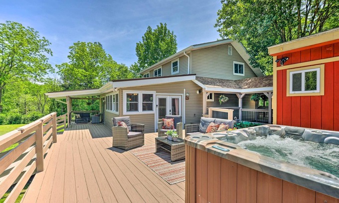Albrightsville Cottage | Cozy Poconos Cottage w/Hot Tub Near Lake Harmony!