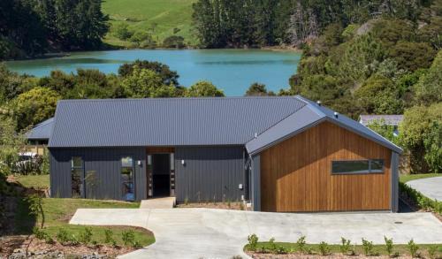 Raglan Bed & Breakfast | Cozy Private Room in New Home