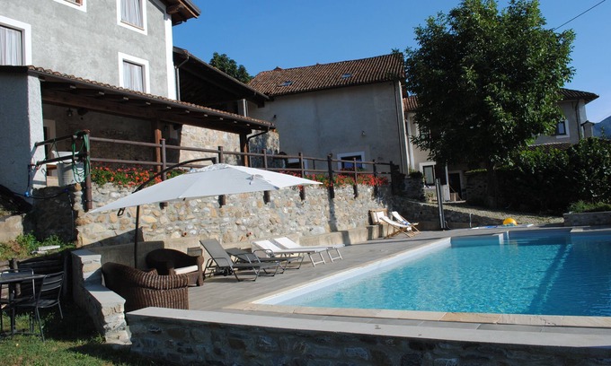 Voltaggio House | COZY RENOVATED FARMHOUSE WITH POOL IDEAL FOR FAMILIES