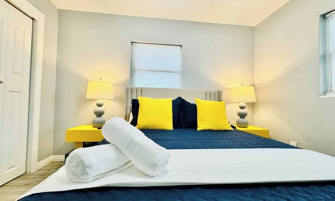 Crystal Lake House | Cozy Retreat, Close Beach, Pool, Table & Soccer