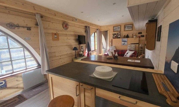 Forville Apartment | Cozy retreat just steps from the slopes