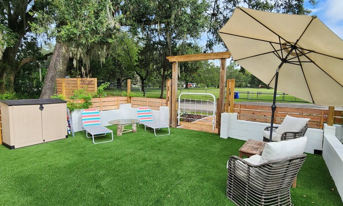 Gainesville Cottage | Cozy retreat near UF, downtown, Shands, and the Gainesville Airport