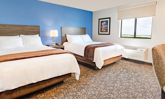 Rogers Hotel | Cozy Room w/Kitchen, Pet-Friendly – 5 Mins to Coler Mountain Bike Preserve