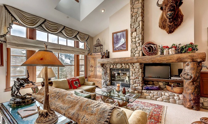 Beaver Creek House | Cozy, Rustic Townhouse, With Wood Burning Fireplace and On-site Hot Tubs