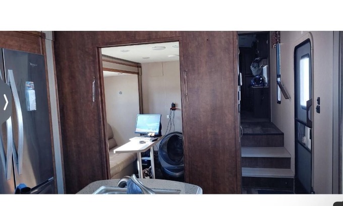 Palmetto House | Cozy RV with WiFi, Wood Deck w/awning in marvelous Palmetto