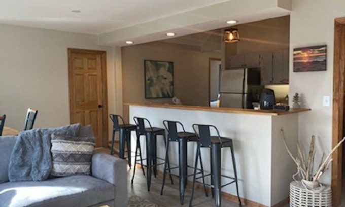 South Haven Cottage | Cozy South Haven Cottage. Walkable to beach. Family and pet friendly!