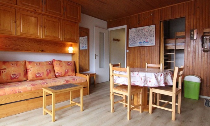 Jeux Apartment | Cozy Studio for 4 in L'Alpe d'Huez - Ski-in/Ski-out, South Balcony, Near Amenities
