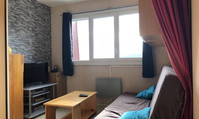 Arette Apartment | Cozy Studio for 6 Near Slopes with Free Parking & Ski Storage