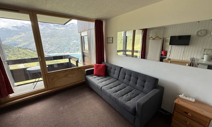 Le Lavachet Apartment | Cozy Studio Near Slopes and Shops with Balcony