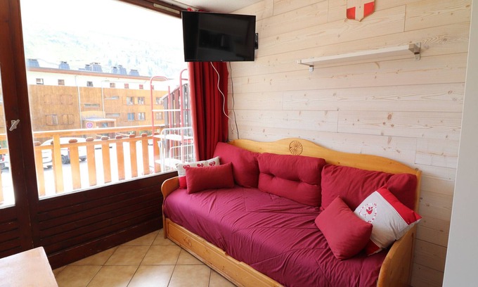 Les Almes Apartment | Cozy Studio with Balcony near Ski Lifts, Tignes Le Lac
