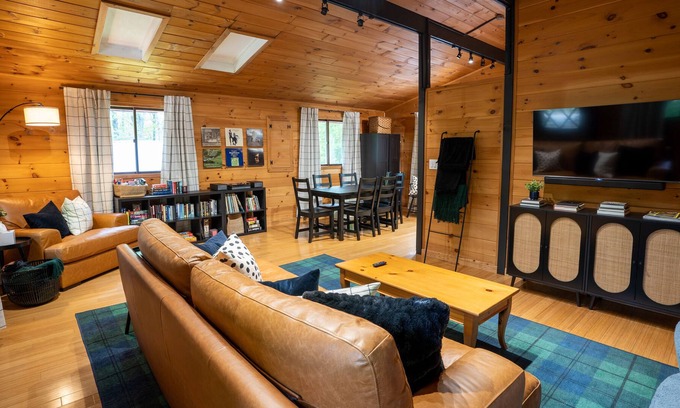 Intervale Cabin | Cozy & Stylish Cabin close to ski mountains, hiking, downtown & more!