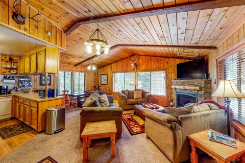 Truckee House | Cozy Tahoe Donner Retreat
