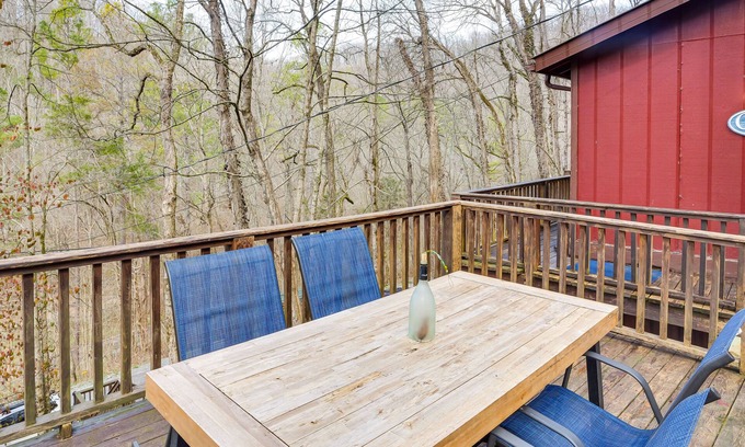 Smithville Cabin | Cozy Tennessee Cabin w/Deck, Grill & Fireplace!
