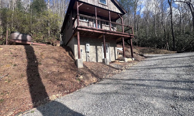 Brevard Cabin | Cozy tiny cabin with Loft 10 minutes from DuPont State Park