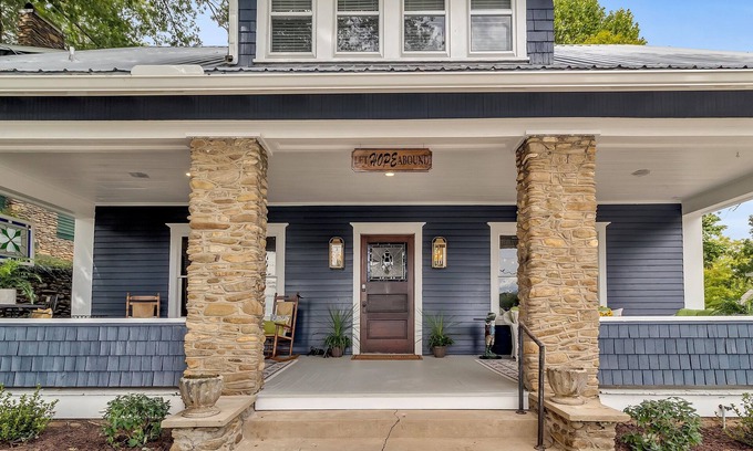 Lake Junaluska House | COZY-TOTALLY RENOVATED RETREAT - OVERLOOKING LAKE JUNALUSKA! LET HOPE ABOUND!
