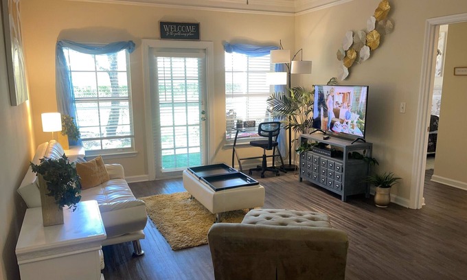 West Palm Beach Apartment | Cozy Tropical Retreat NEAR HYPPOCRATES WELLNESS